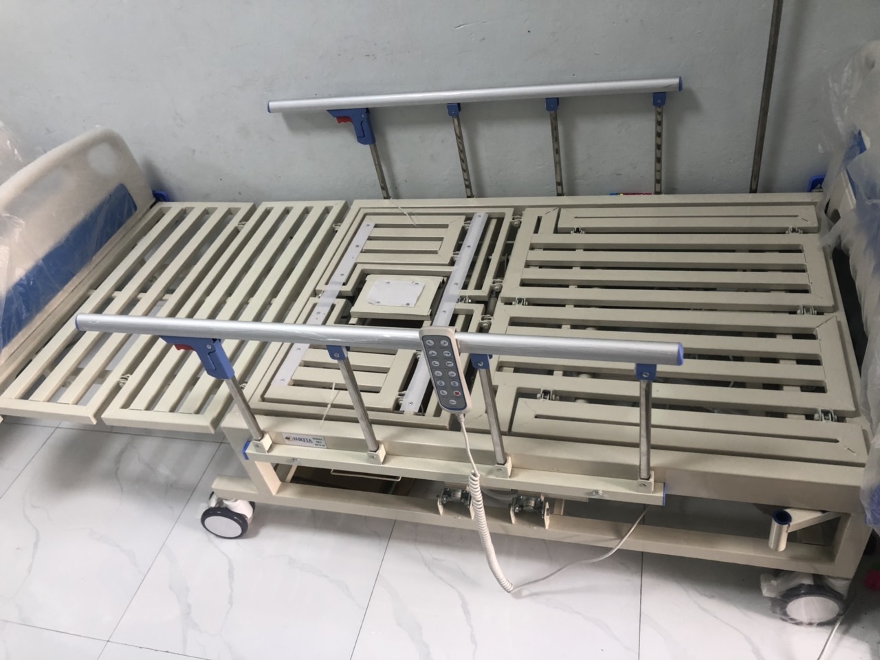 Giường cho người già